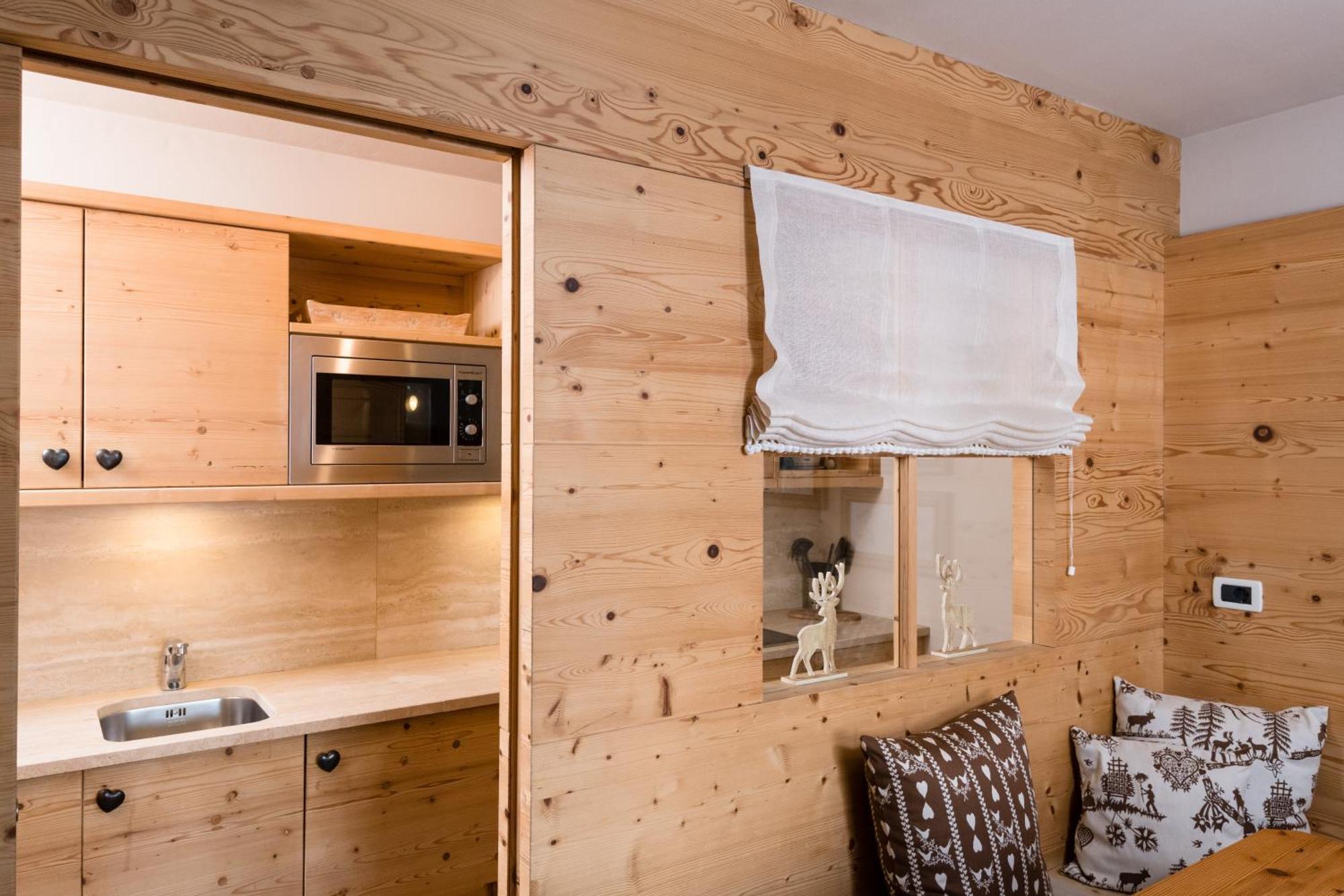 Nei Y Suredl Nevesole Aparthotel กอร์วารา อิน บาเดีย ห้อง รูปภาพ